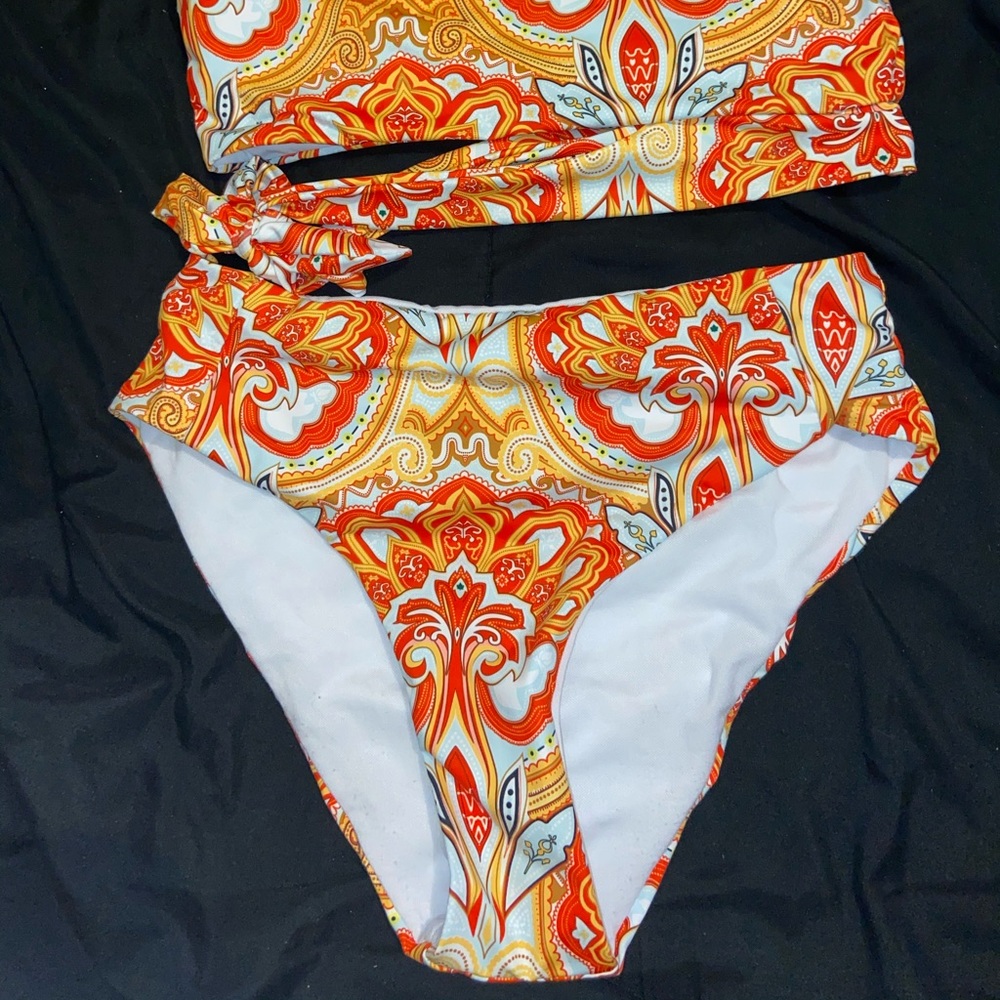 Bathing suit - Picture 2 of 2